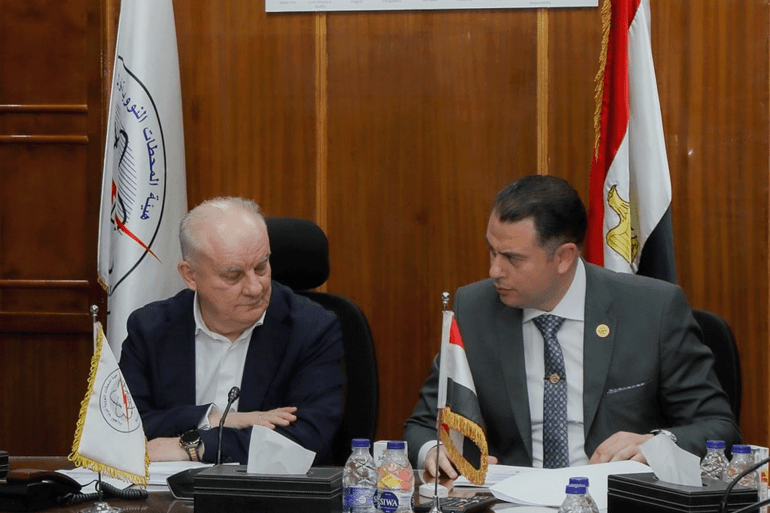 لقاء بين الجانبين المصري والروسي المشرفين على مشروع محطة الضبعة النووية، في مايو/آيار الماضي المصدر: حساب هيئة المحطات النووية لتوليد الكهرباء المصرية على منصة فيسبوك الرابط: https://www.facebook.com/share/p/16uzw8v8uU/ رئيس هيئة المحطات النووية ورئيس