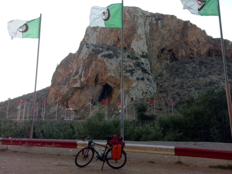 بين الجراف على الحدود بين المغرب والجزائز