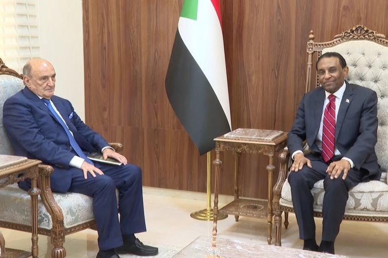 كامل ادريس مع المبعوث الافريقي وكالة سانا