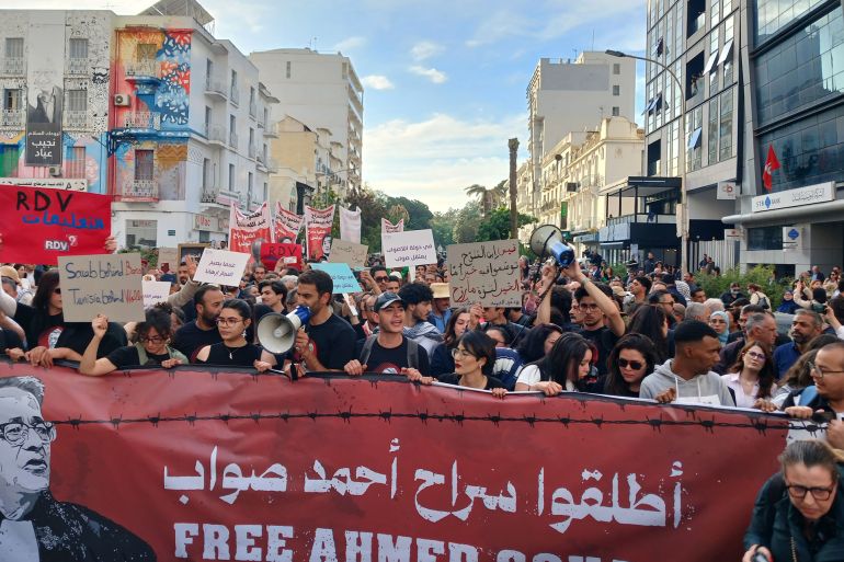 احتجاجات بتونس تطالب بالإفراج عن المعتقلين السياسيين في الذكرى الرابعة لتدابير 25 يوليو