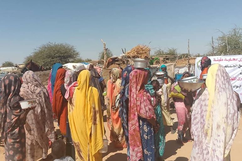 كود في الاسفل مشاهد من الحياة في مدينة الطينة الحدودية ـ المصدر الجزيرة نت