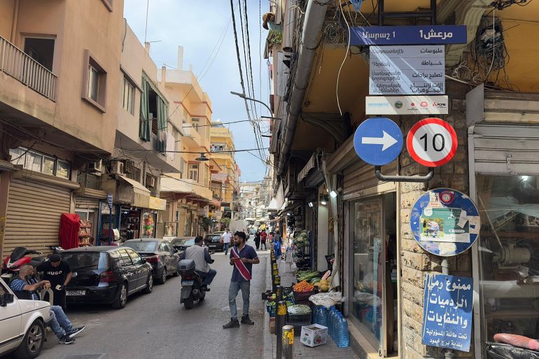 يشتهر أرمن برج حمود بصناعة الجلد والحرف اليدوية المتوارثة