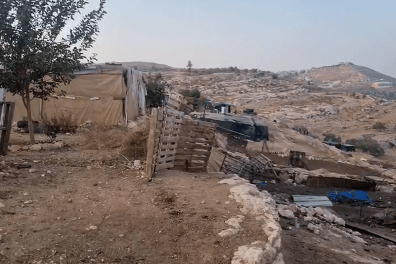 هذا الفيديو وزعته منظمة البيدر للدفاع عن الحقوق البدو للاستخدام العام، فلسطين-رام الله-دير عمار-تجمع عين أيوب البدوي المهدد بالترحيل https://docs.google.com/document/d/1KFdmLCZnOPrV6urEvtiU0PEDB_6dfhbLGsiYAxW3Xs4/edit?usp=sharing
