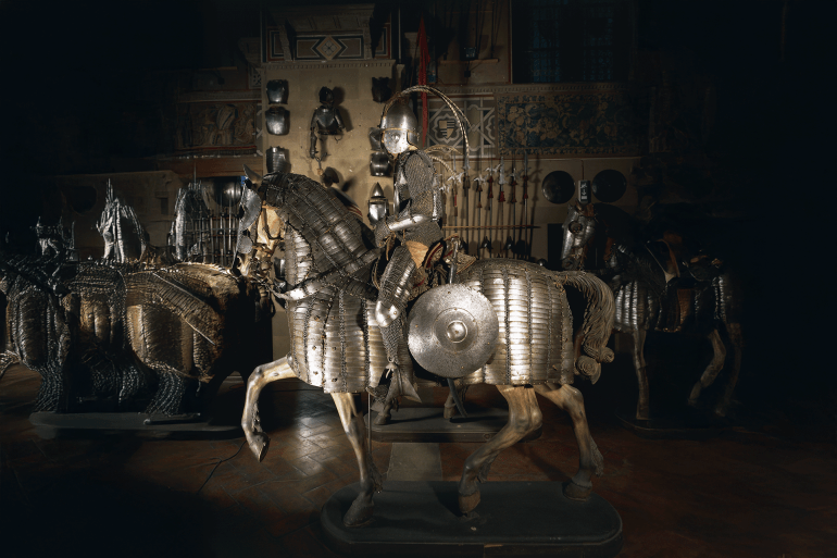 Armor in steel UNSPECIFIED - NOVEMBER 19: Armour in steel, chain mail and leather for an Ottoman-Mamluk knight and horse. Late 16th and early 17th century. Florence, Museo Stibbert (Art Museum) (Photo by DeAgostini/Getty Images) مماليك