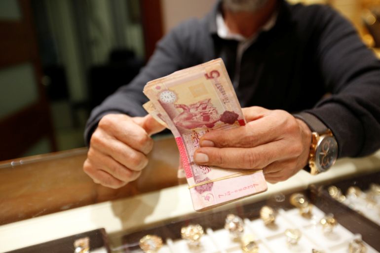 A man counts Libyan dinars at a currency exchange office in Tripoli April 24, 2016. REUTERS/Ismail Zitouny
