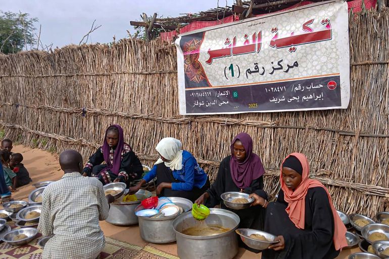 (FILES) Sudanese volunteers prepare free meals for some of residents of El-Fasher, a city besieged by Sudan's paramilitary Rapid Support Forces (RSF) for more than a year, in Darfur region, on August 11, 2025. The RSF, at war with the regular army since April 2023, has launched its fiercest assault to date on El-Fasher, the only major city in the western Darfur region still in army hands. (Photo by AFP)